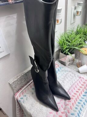 Women's Black Pointed Toe Knee-High Boots with Buckle